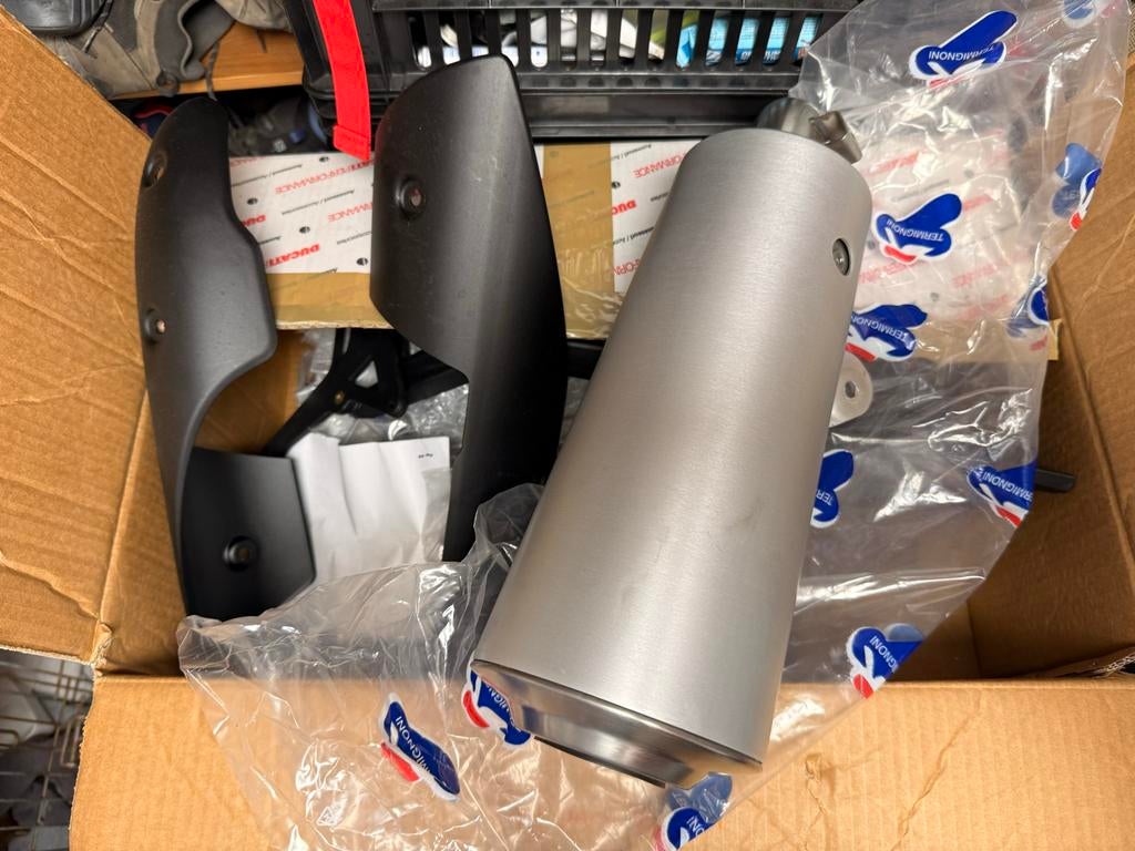 Nieuwe (!!) uitlaten met afdekkappen voor Ducati Monster 796, Motoren, Onderdelen | Overige, Nieuw, Ophalen
