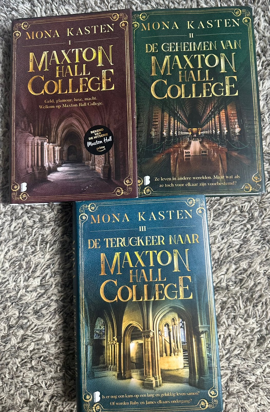Mona Kasten - Maxton Hall College set Nederlands, Boeken, Gelezen, Ophalen of Verzenden, Nederland, Mona Kasten