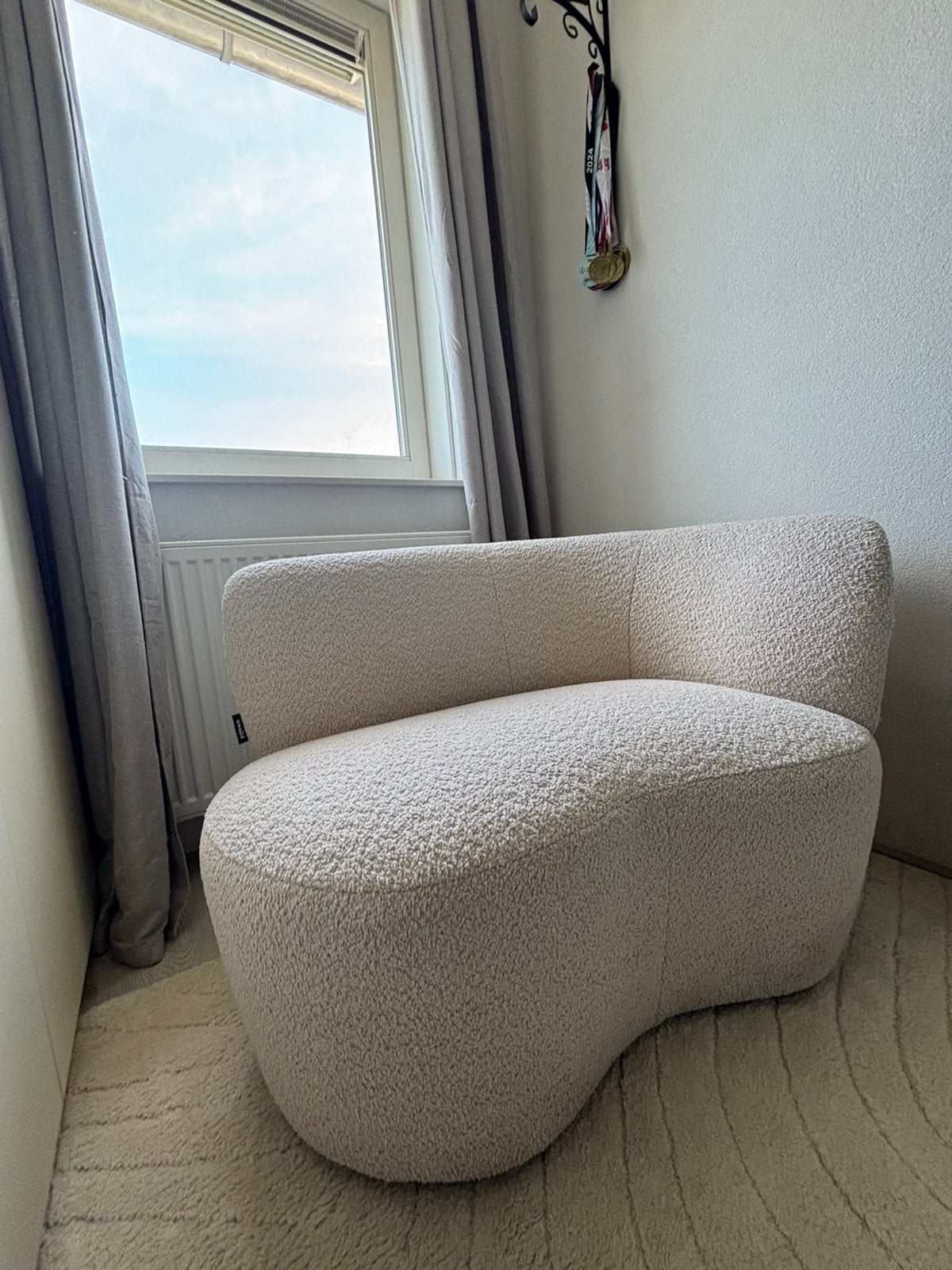 WOOOD fauteuil Stone crème bouclé stof met leuning, Ophalen, Eenpersoons, 75 tot 100 cm, Zo goed als nieuw