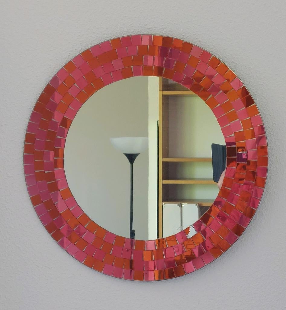 Ronde spiegel met rode mozaïekrand - 50 cm diameter, Ophalen, Gebruikt, Rond, Minder dan 100 cm