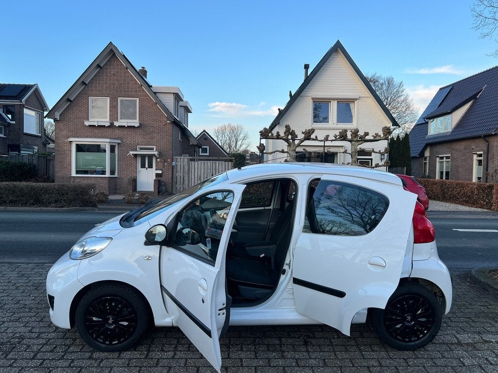 Peugeot 107 1.0-12V XS 109.000 km NL-AUTO-NAP APK T/M 3-2027, Auto's, Voorwielaandrijving, Stof, Gebruikt, Zwart