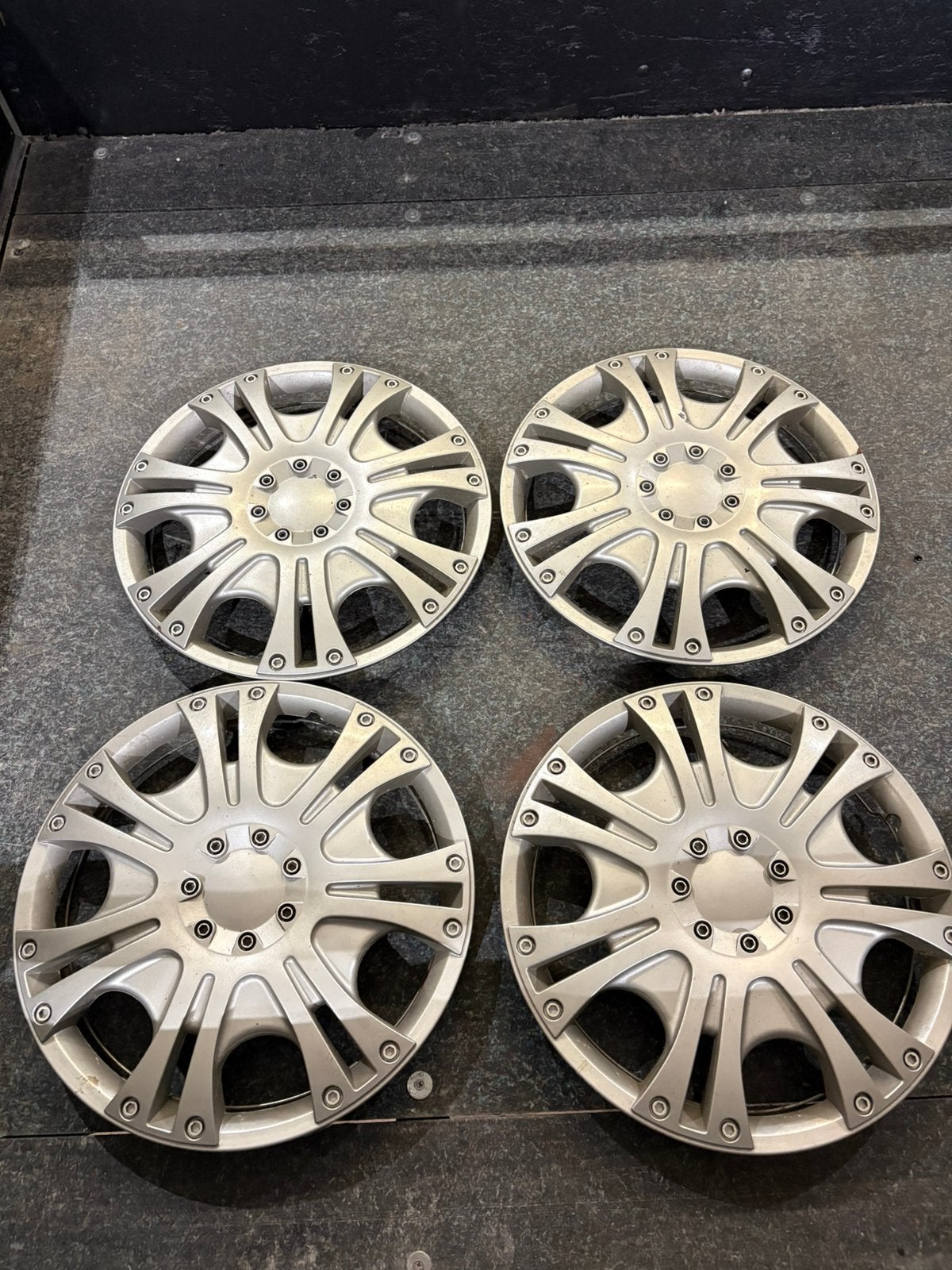 Nette 13 inch wieldoppen voor auto, aanhanger of caravan, Auto diversen, Wieldoppen, Ophalen, Zo goed als nieuw