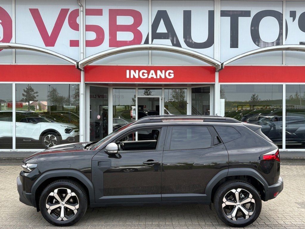 Dacia DUSTER 1.2 TCE MILD-HYBRID 130PK JOURNEY NW-MODEL LED, Auto's, Gebruikt, Huisgarantie, 1199 cc, Zwart