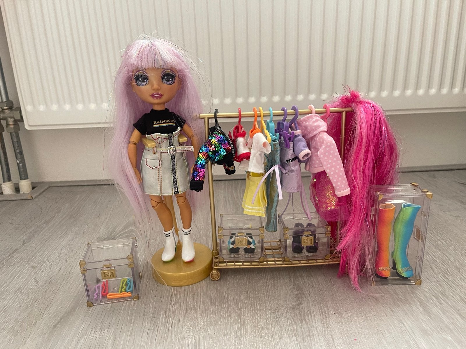 Rainbow High pop met kledingrek en accessoires, Ophalen, Zo goed als nieuw, Overige typen