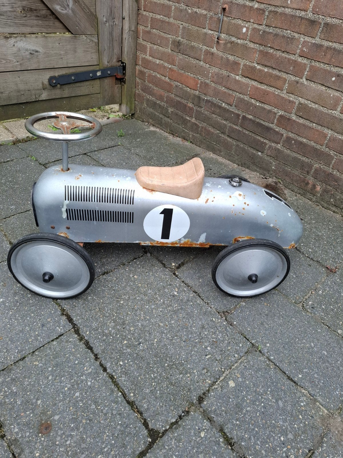 Vintage zilveren trapauto 'Raceauto nummer 1', Kinderen en Baby's, Ophalen, Gebruikt, Trapvoertuig