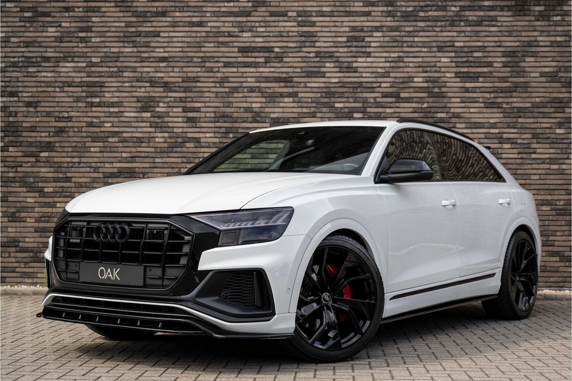 Audi Q8 55 TFSI e quattro S-Line | Navi | Leder | B&O | Trek, Auto's, 12 maanden, Gebruikt, 2995 cc, Leder