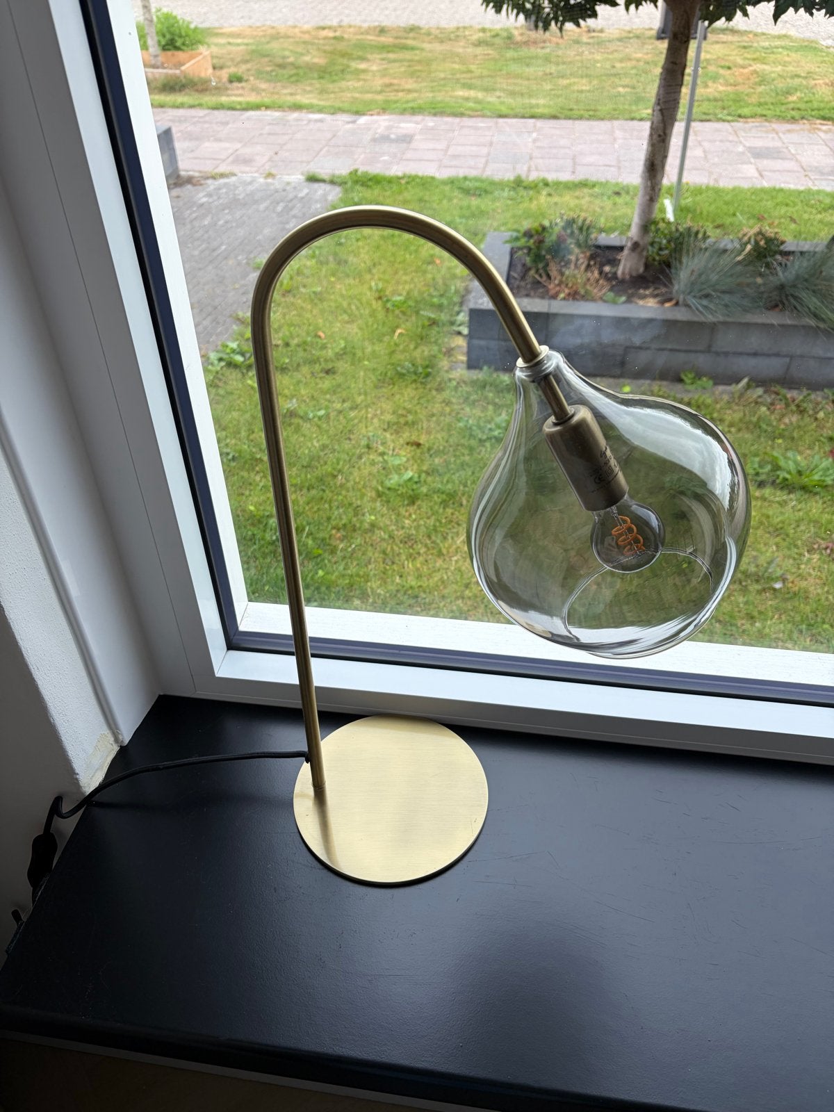 Moderne tafellamp met glazen kap en messing voet, Ophalen, Overige merken, Goud, E27 (groot)