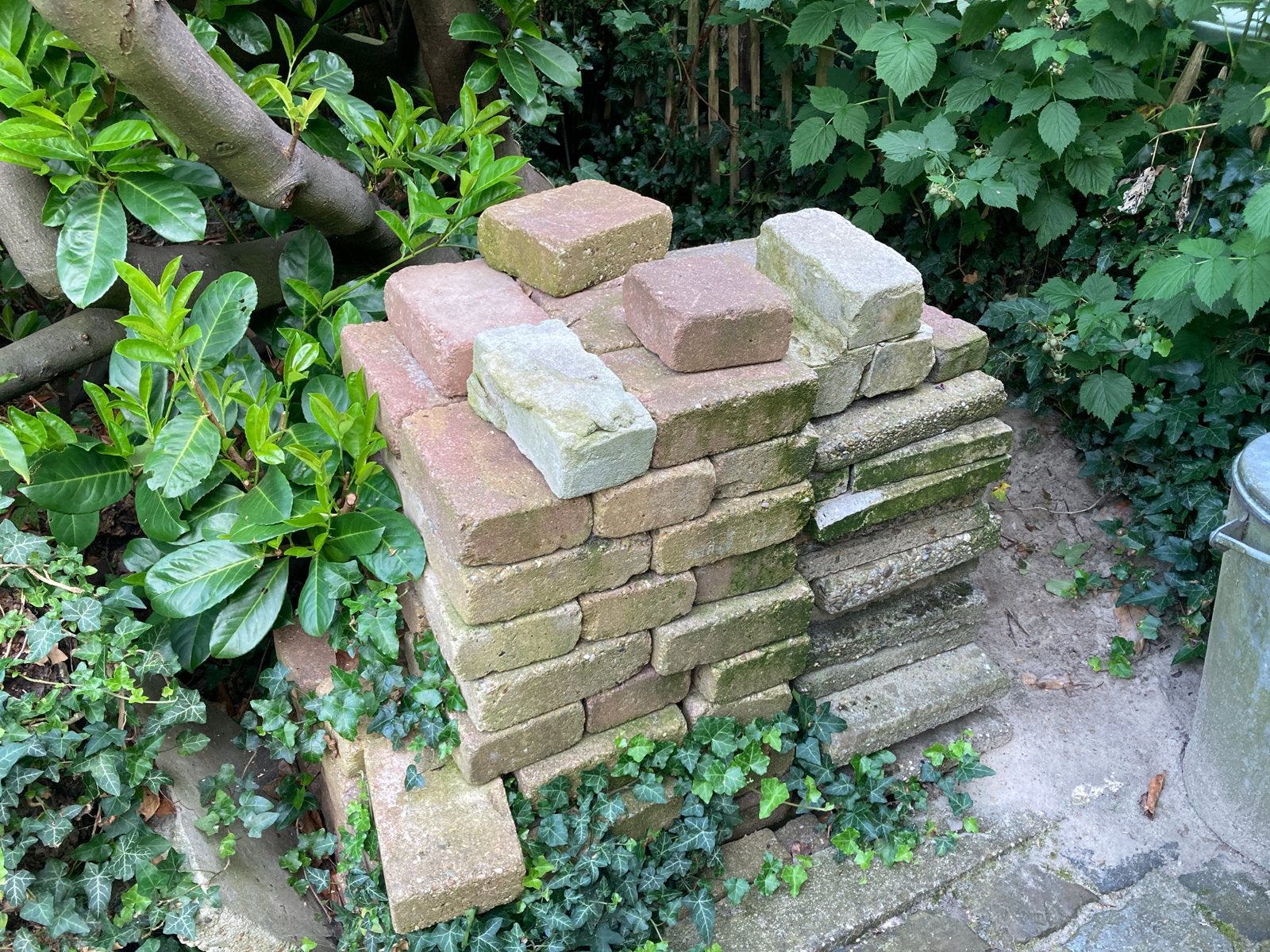 Gratis stenen, Tuin en Terras, Tegels en Klinkers, Ophalen, Gebruikt, Beton, Klinkers