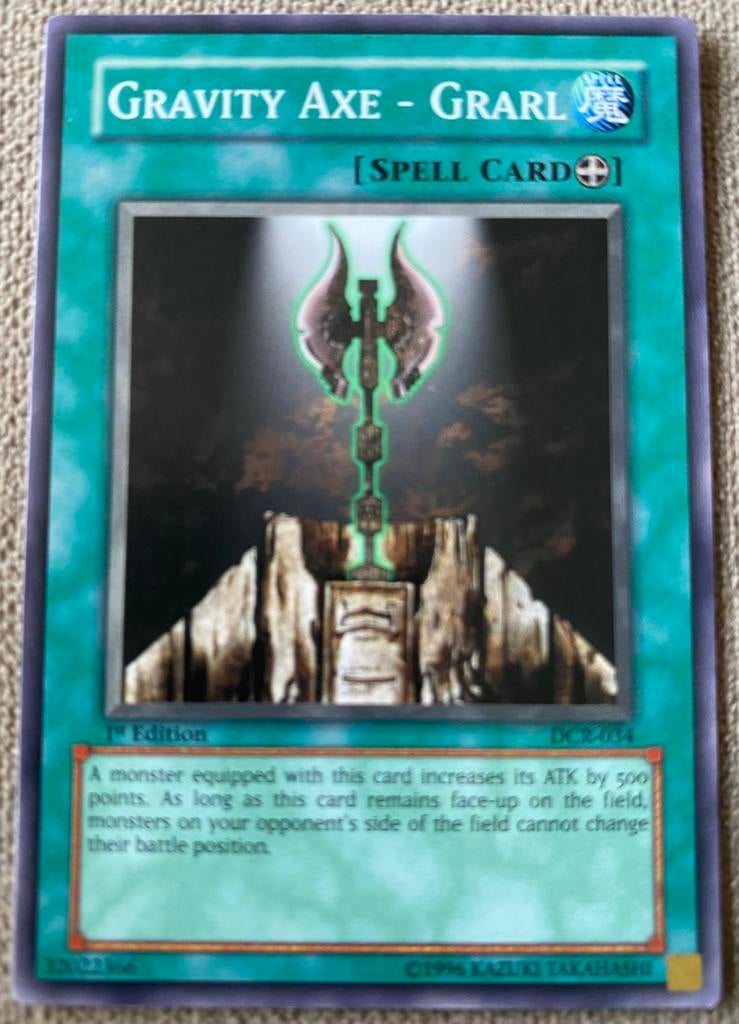 Yu-Gi-Oh! Gravity Axe - Grarl DCR 1st Edition !, Ophalen of Verzenden, Zo goed als nieuw, Losse kaart