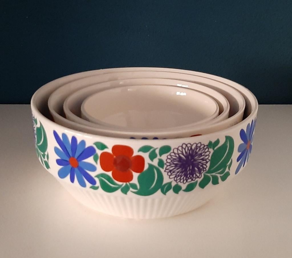 Vintage schalenset met bloemetjes, Gebruikt, Ophalen of Verzenden, Schaal of Schalen, Overige stijlen