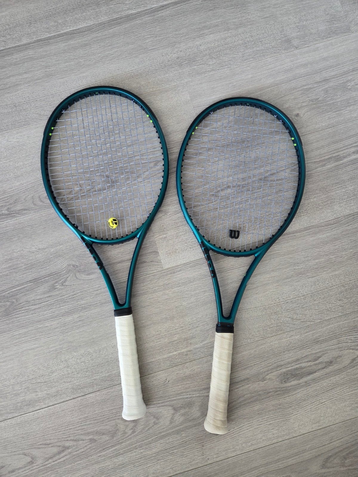 2x Wilson blade v9 100 300gr L2 16x19 tennis racket, Zo goed als nieuw, Wilson, Racket, Ophalen