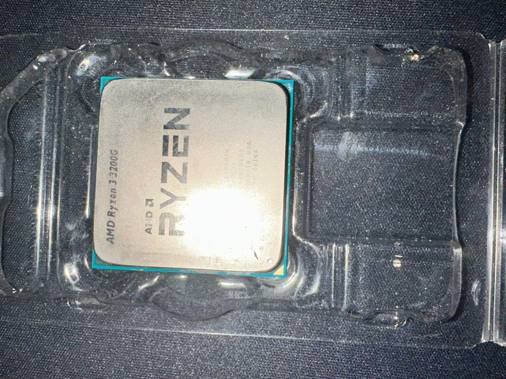 Ryzen 3 3200G, Computers en Software, Ophalen of Verzenden, Gebruikt, AMD Ryzen 3, 3 tot 4 Ghz