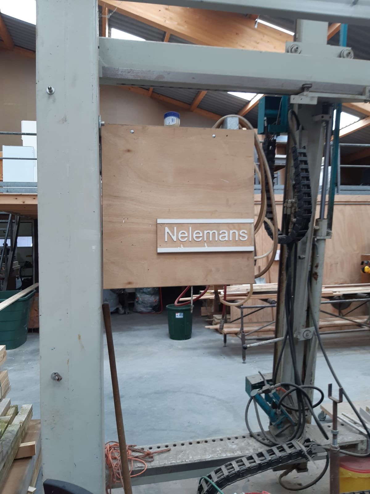 Hydraulische opsluitbank 7m1 breed 3,60m1 hoog, Ophalen, Zo goed als nieuw, Elektrisch, Overige soorten