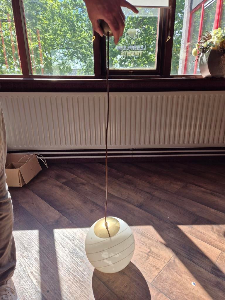 8x Hanglamp met glazen bol, wit met goud, Ophalen, Gebruikt, Glas