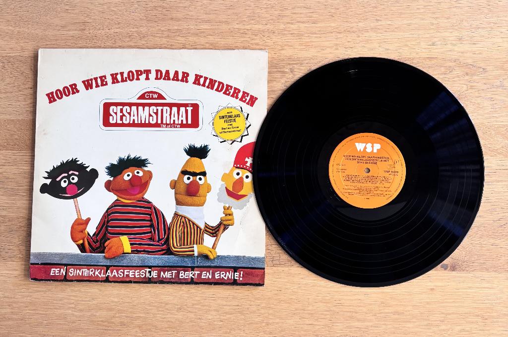 Bert & Ernie – Hoor Wie Klopt Daar Kinderen (origineel 1982), Cd's en Dvd's, Vinyl | Nederlandstalig, Ophalen of Verzenden, Gebruikt