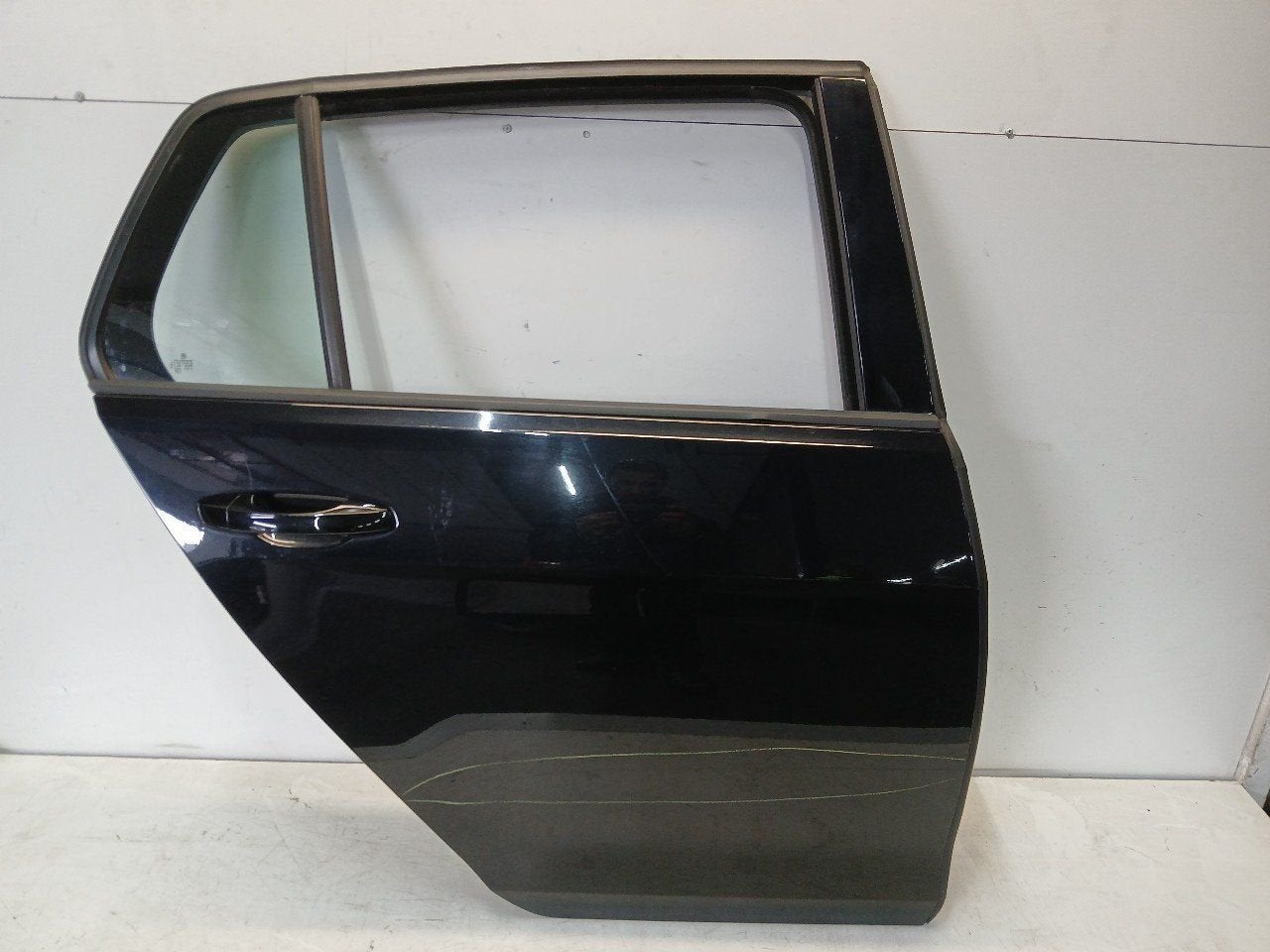 Portier rechts achter Volkswagen Golf, Auto-onderdelen, Onderdelen@venauto.nl, Van der Ven Autorecycling B.V., Gebruikt, Ettenseweg 76, 4706 PB Roosendaal, The Netherlands