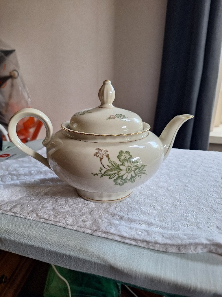 Vintage Theepot met kop en schotels, Huis en Inrichting, Overige merken, Vintage, Ophalen of Verzenden, Zo goed als nieuw