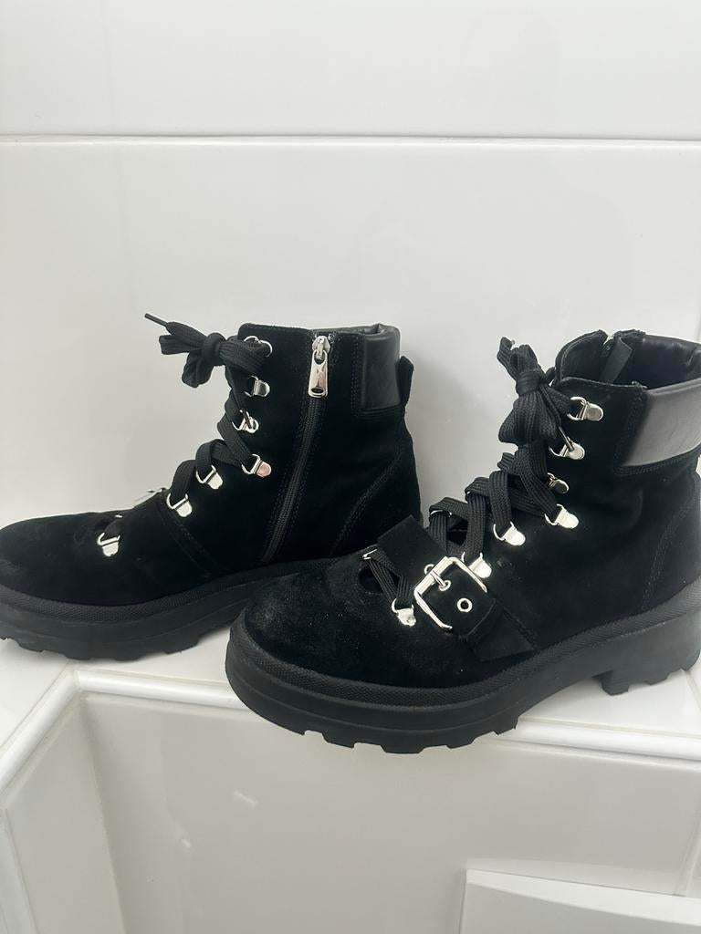 Janet sport veterboots enkellaarzen maat 40 zwart suede, Ophalen of Verzenden, Zo goed als nieuw, Zwart
