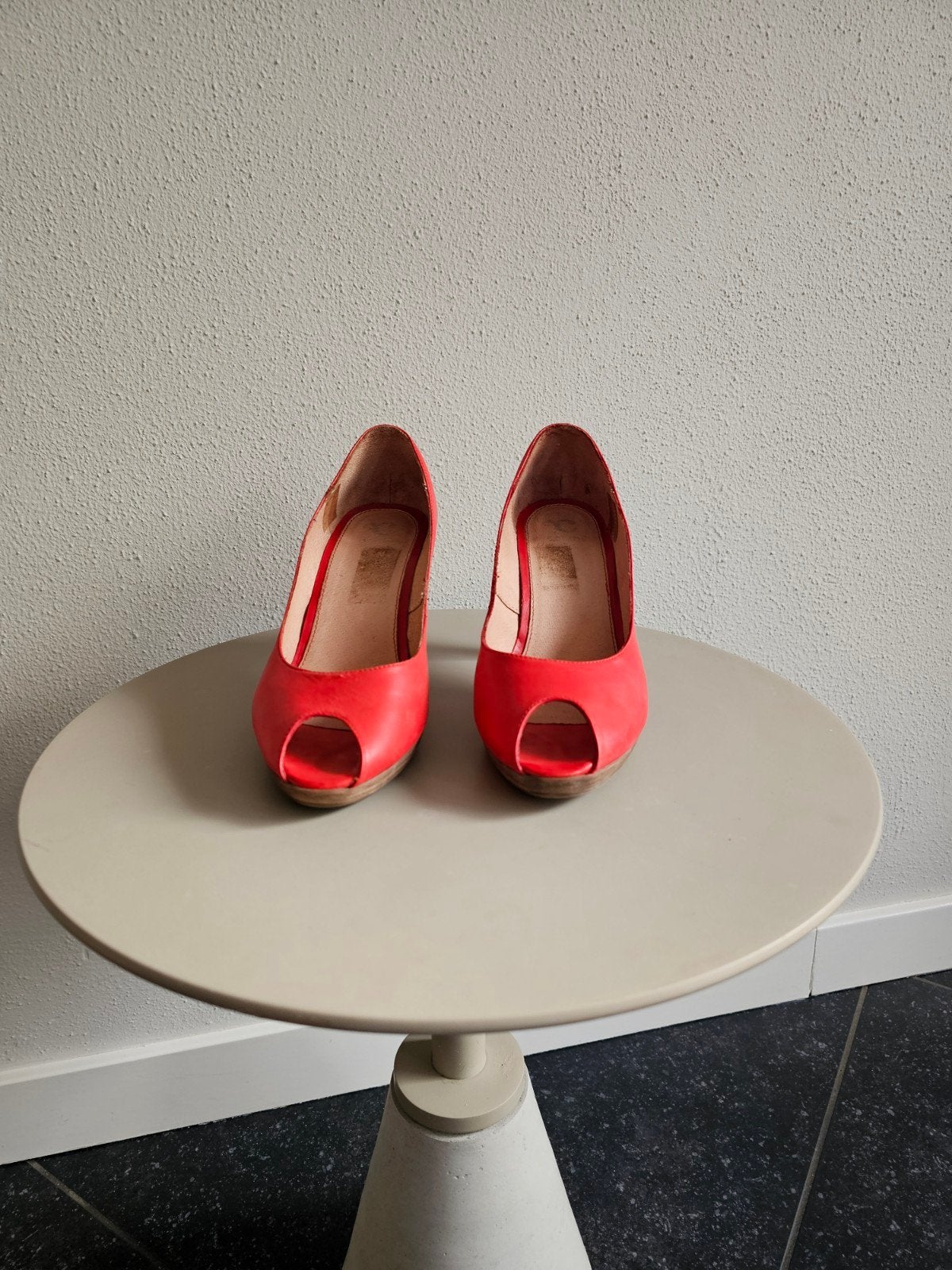 Celinni rode leren pumps - Maat 39 - Zo goed als nieuw, Pumps, Celinni, Ophalen of Verzenden, Zo goed als nieuw