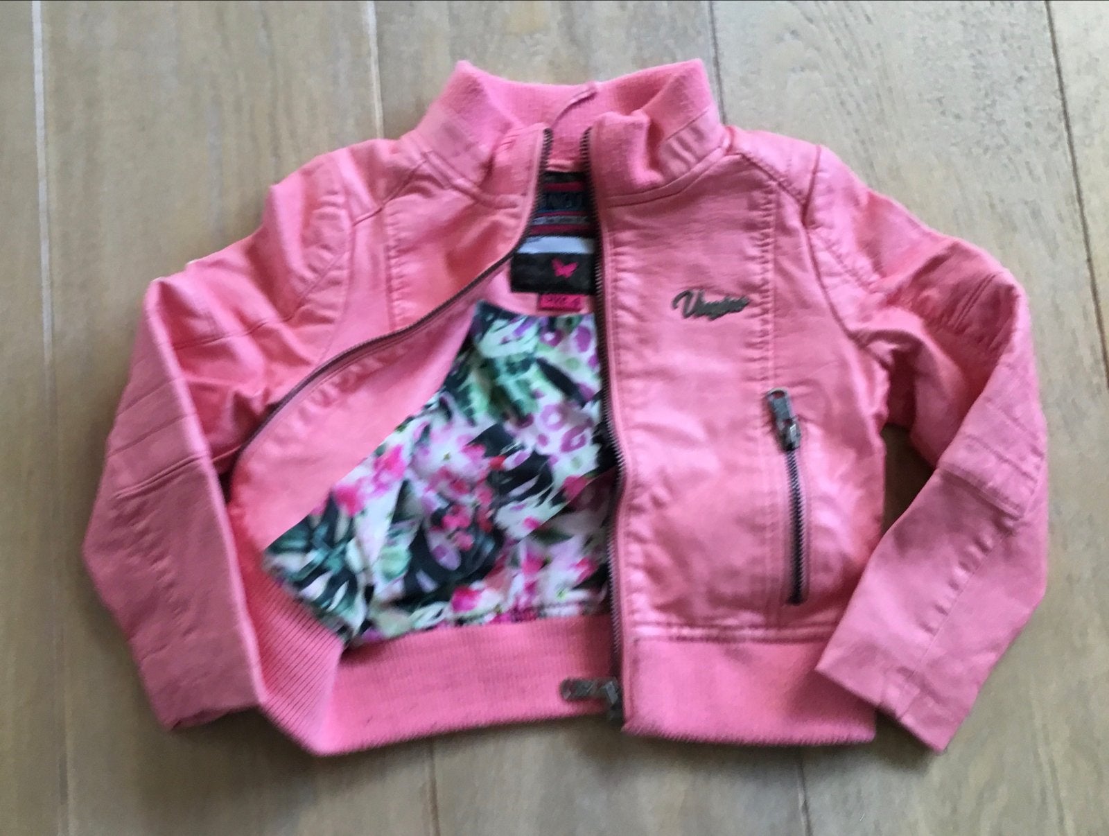 Vingino roze jasje maat 4, Kinderen en Baby's, Kinderkleding | Maat 104, Ophalen of Verzenden, Zo goed als nieuw, Meisje, Jas