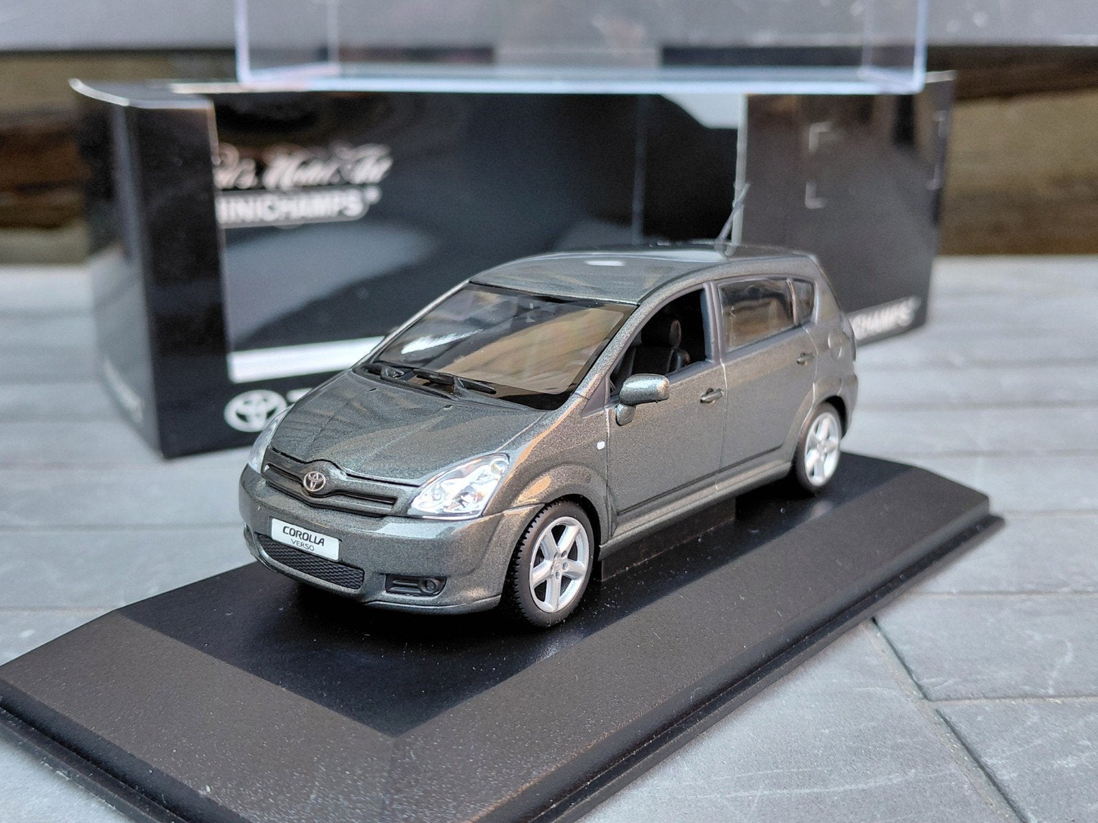 Toyota Corolla Verso 2004-2010 grijs 1/43 Minichamps, Ophalen of Verzenden, Nieuw, Auto, MiniChamps
