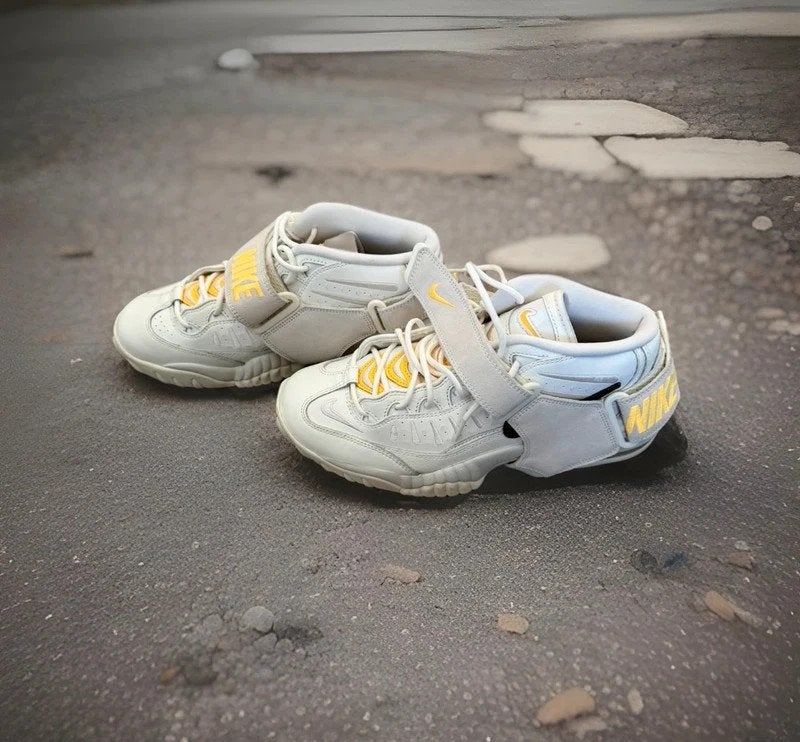 Nike Air Adjust Force 2023 – Sail/Citron Pulse maat 42, Kleding | Heren, Schoenen, Ophalen of Verzenden, Zo goed als nieuw, Nike Air