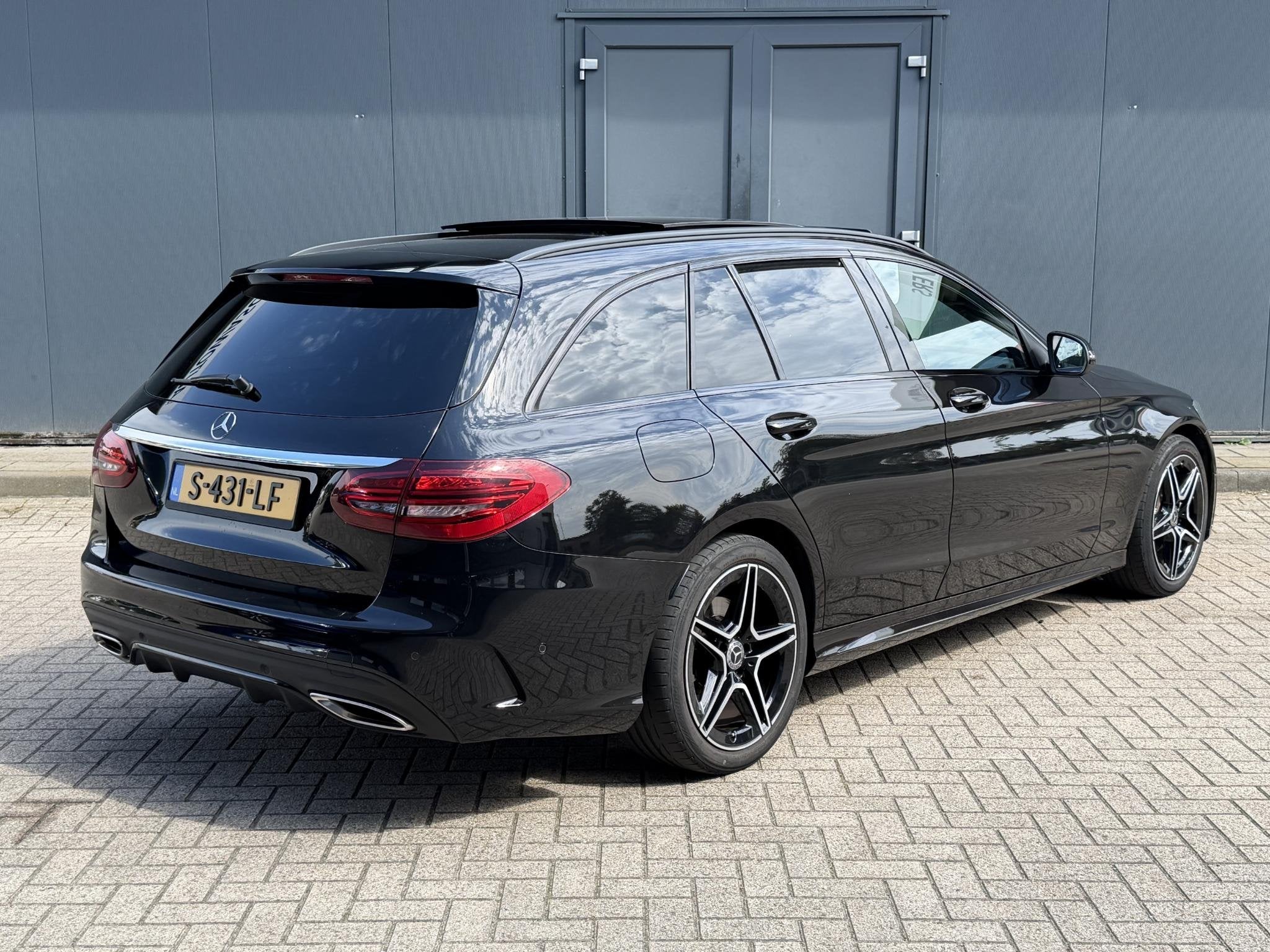 Mercedes-Benz C-klasse Estate 200 Premium Plus Pack / Elektr, Automaat, 4 cilinders, 1465 kg, Zwart