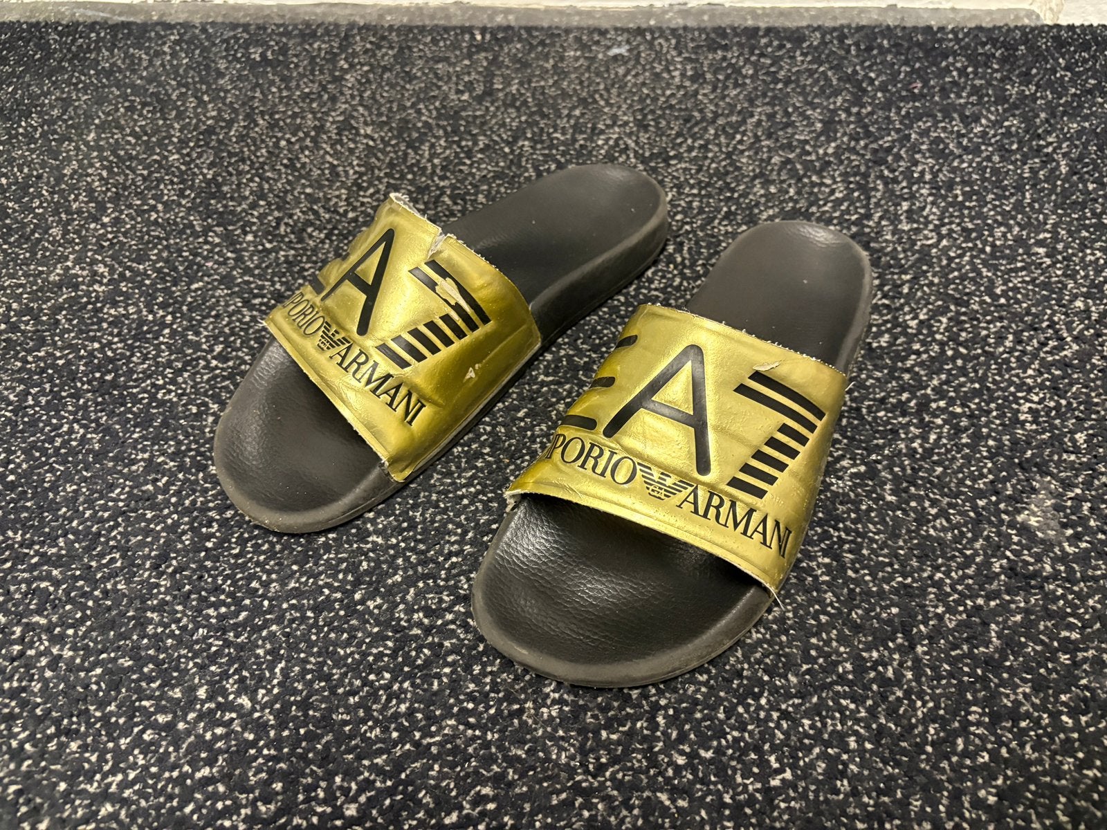 Emporio Armani EA7 slippers, Ophalen of Verzenden, Gedragen, Overige kleuren, Slippers