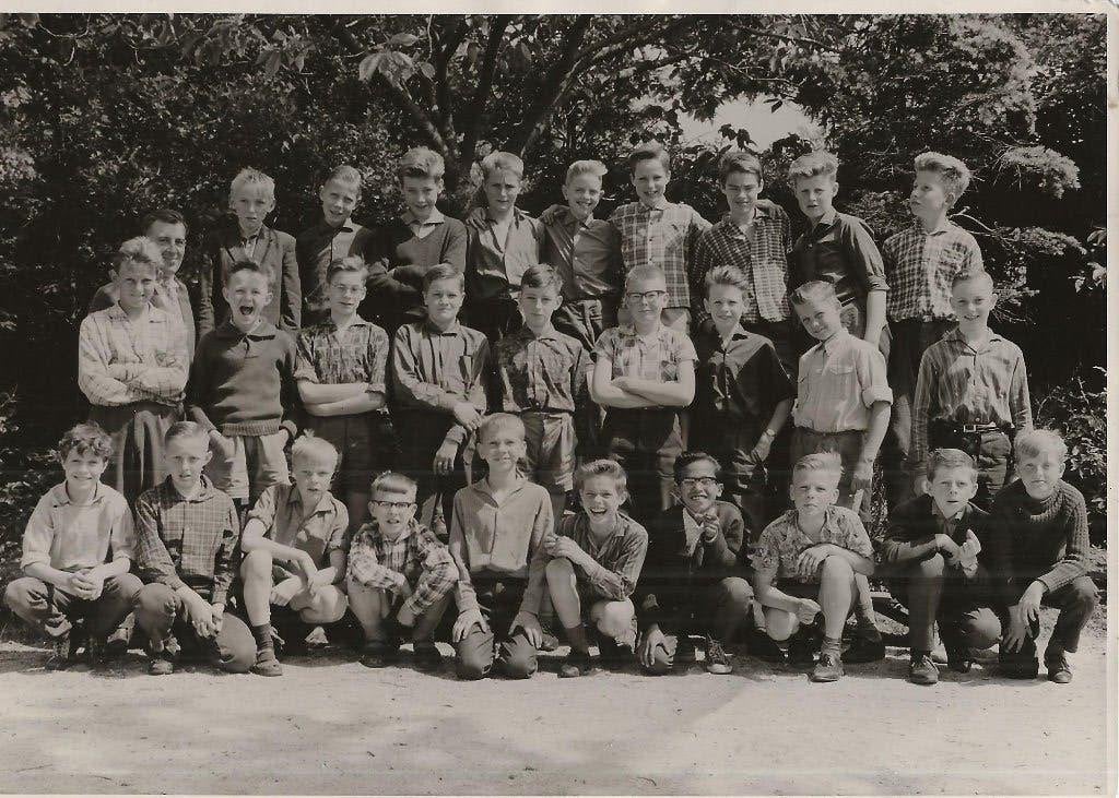 Poeldijk Klassenfoto jongensklas met meester Foto, Ophalen of Verzenden, 1920 tot 1940, Ongelopen, Zuid-Holland
