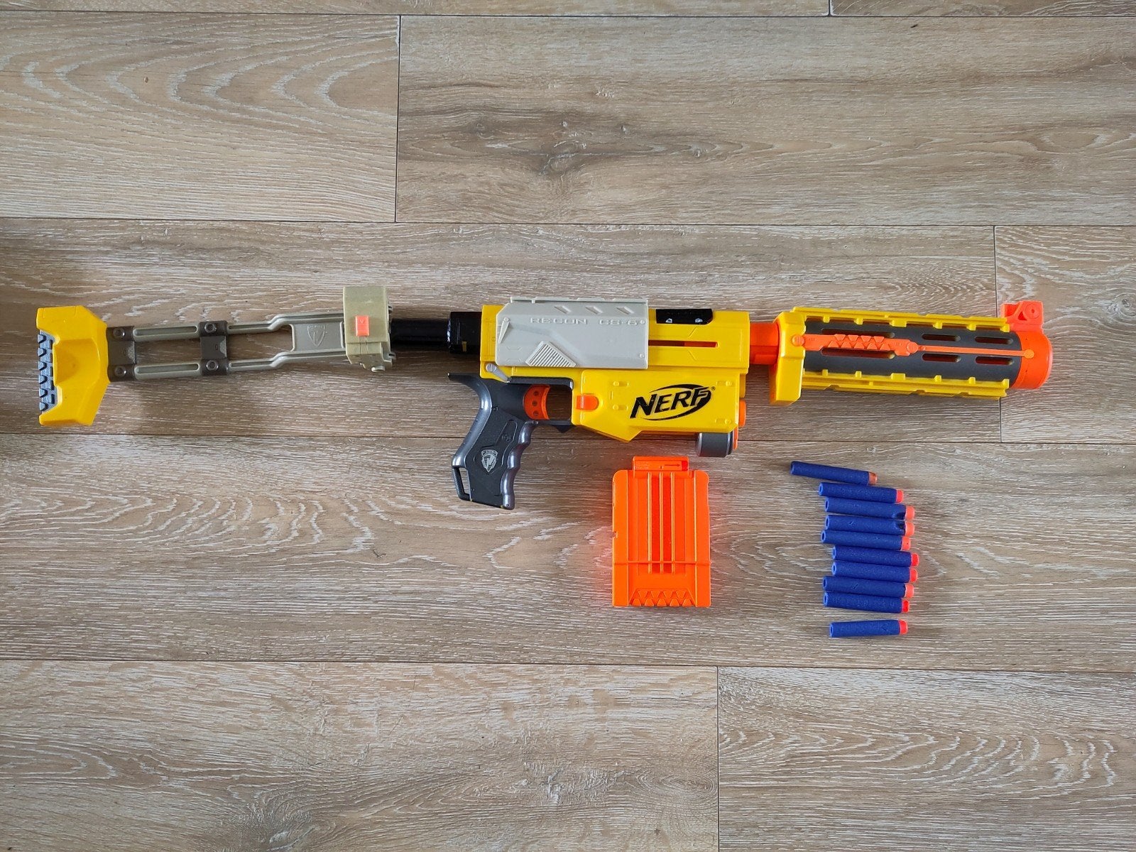 Nerf N-Strike Elite Retaliator Blaster met magazijn, Ophalen of Verzenden, Gebruikt, Jongen of Meisje