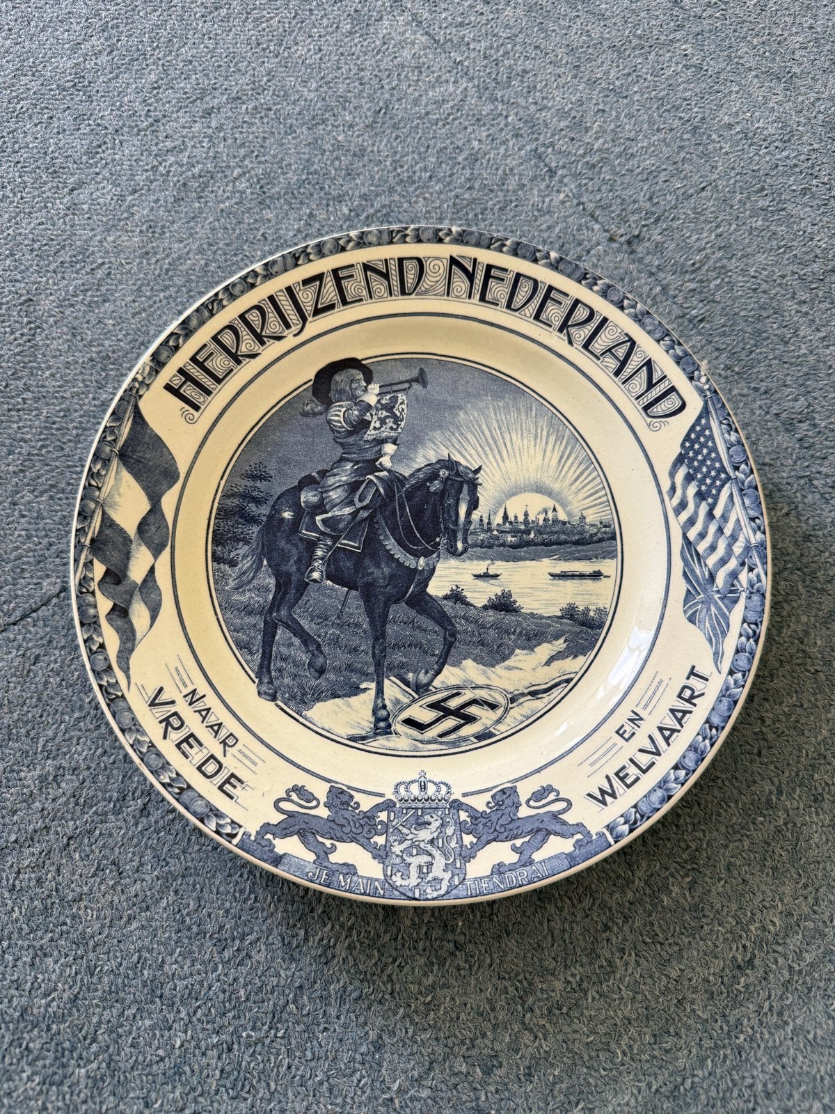 Herrijzend Nederland bord - Société Céramique Maastricht, Antiek en Kunst, Antiek | Wandborden en Tegels, Ophalen