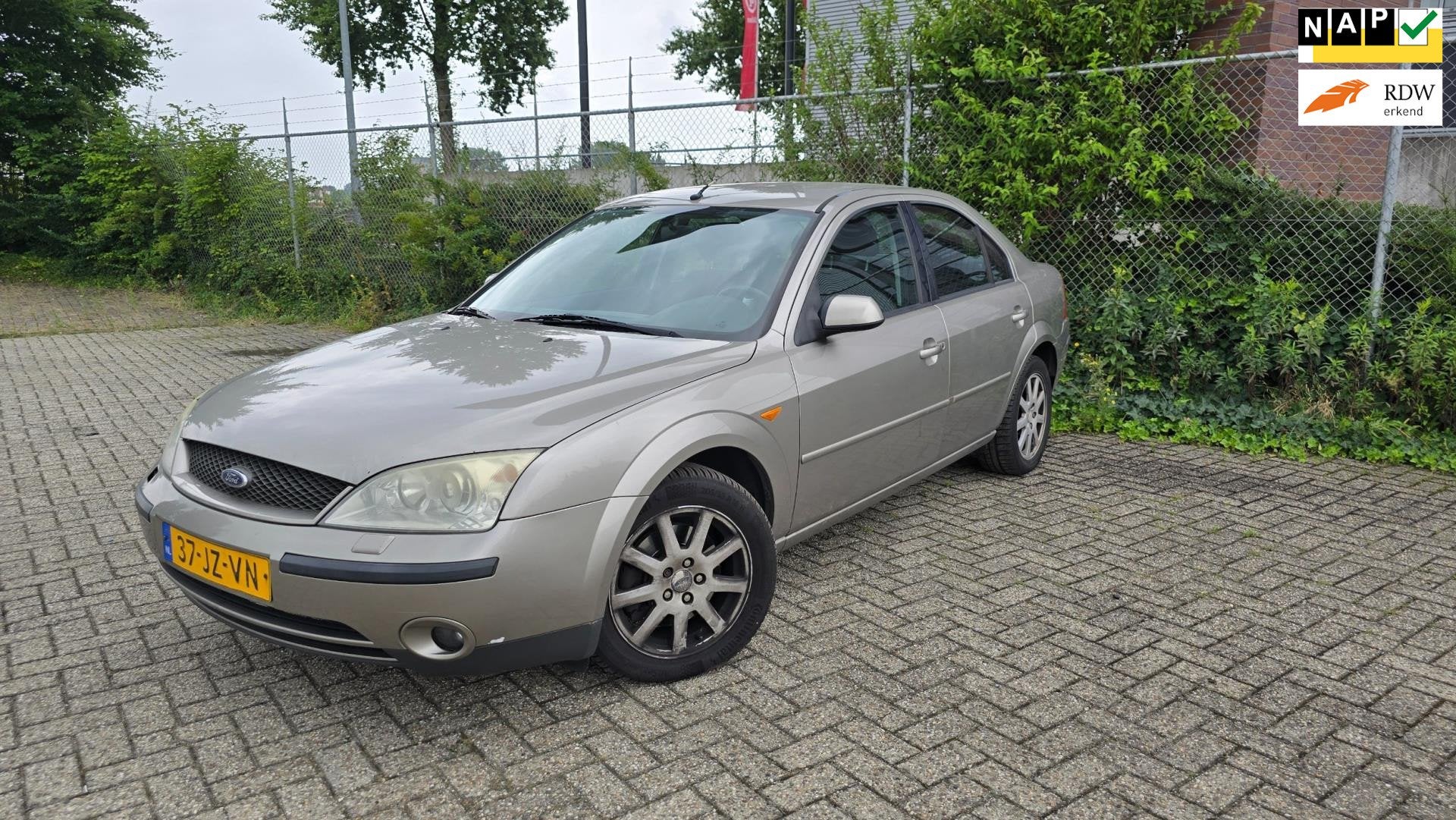 Ford Mondeo 2.0-16V Collection, Auto's, Ford, Sedan, Euro 4, Zilver of Grijs, Metallic lak