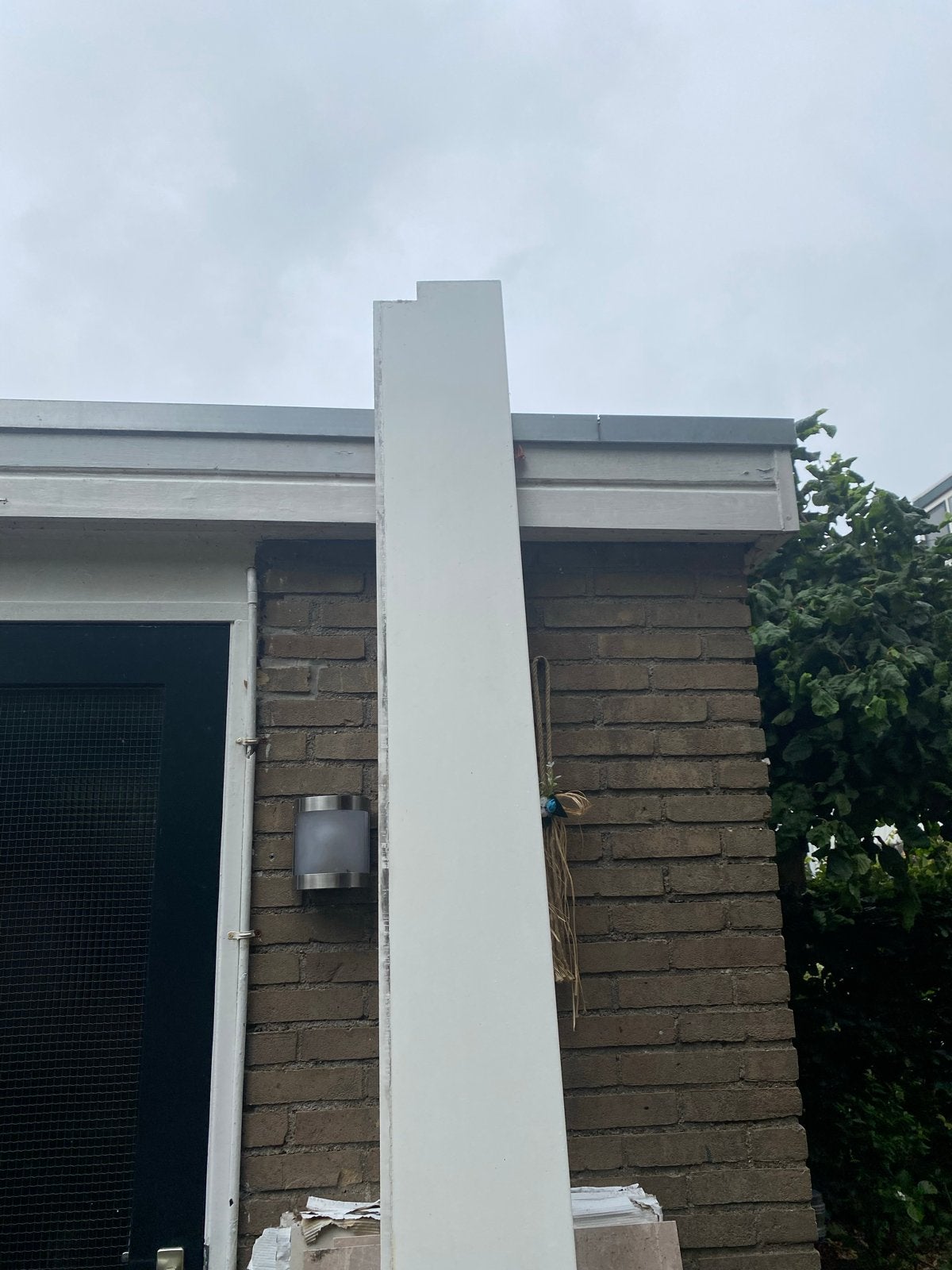 Witte houten balk/plank - Gebruikt, Doe-het-zelf en Verbouw, Hout en Planken, Gebruikt, Balk, Overige houtsoorten, 300 cm of meer
