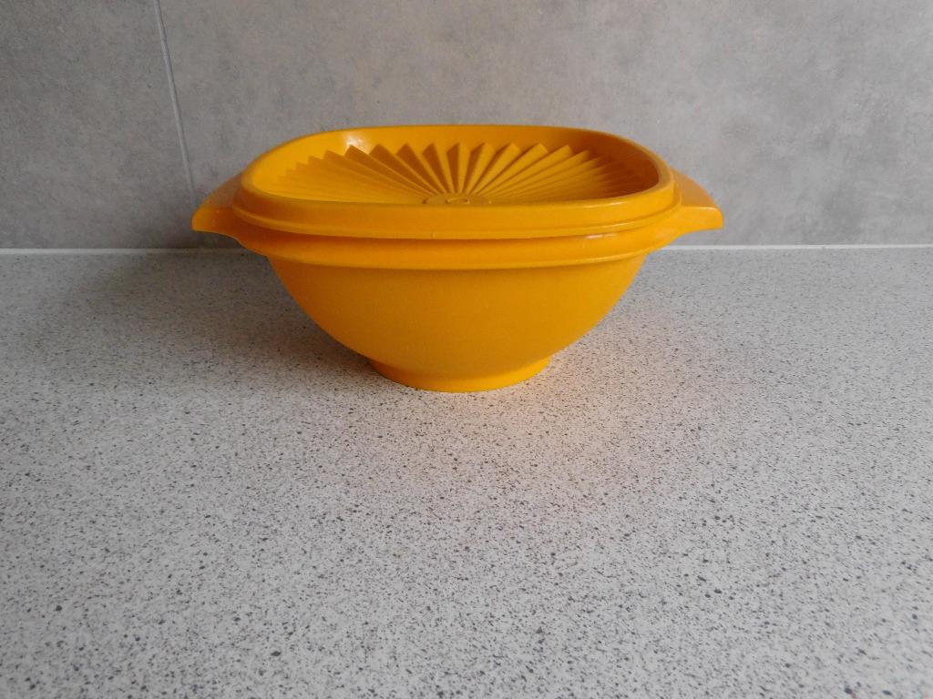 Tupperware Tupperware Servalier Bowl 15,5 cm. Geel, Huis en Inrichting, Keuken | Tupperware, Ophalen of Verzenden, Zo goed als nieuw
