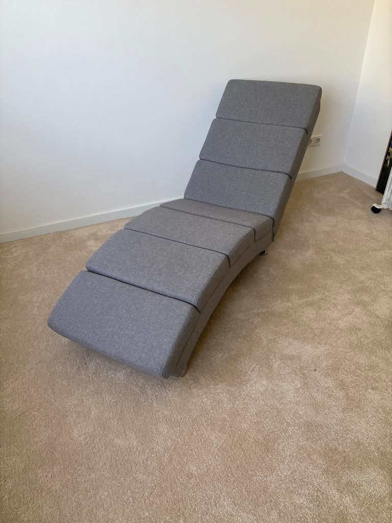 Comfortabele grijze relaxstoel, Huis en Inrichting, Fauteuils, Zo goed als nieuw, Stof, 50 tot 75 cm, 150 cm of meer, Ophalen