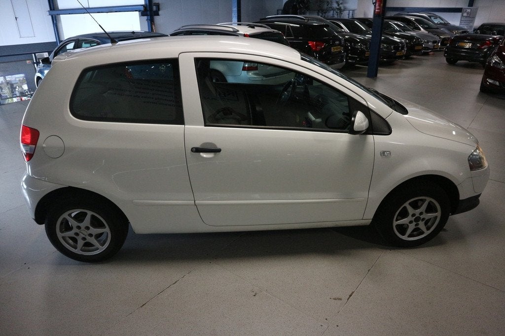 Volkswagen Fox 1.2 AIRCO / WHITE PACK / APK 5 2027 ! ! !, Auto's, Volkswagen, Voorwielaandrijving, 969 kg, 4 stoelen, 1198 cc