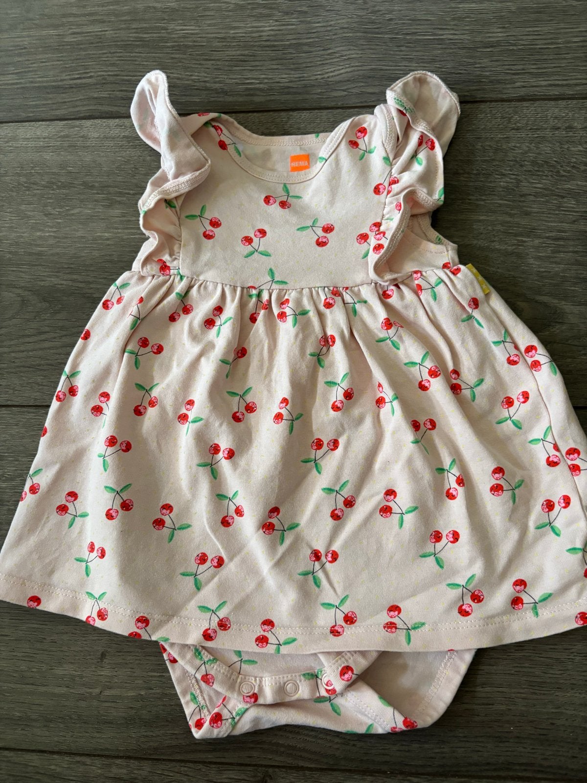 Hema baby jurkje/romper met kersenprint 68, Ophalen of Verzenden, Zo goed als nieuw, Meisje, Jurkje of Rokje