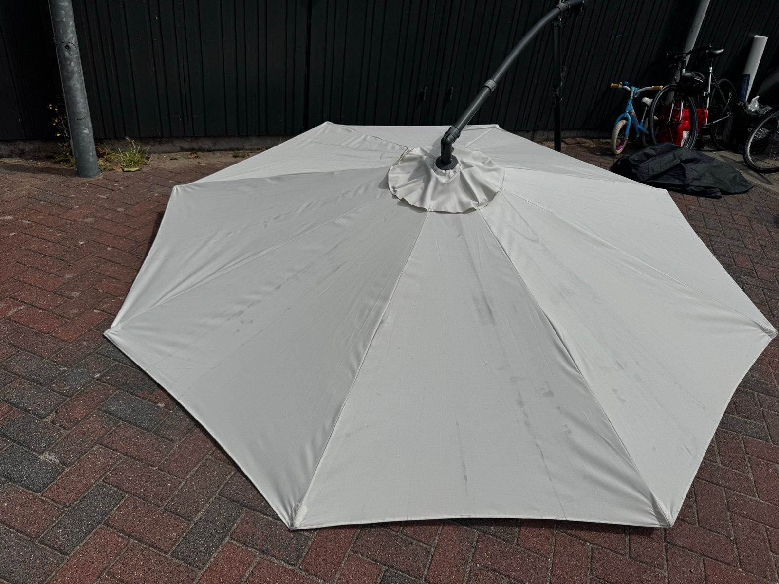 Zweefparasol - Crème wit - Gebruikt, Ophalen, Gebruikt, Kantelbaar, 2 tot 3 meter