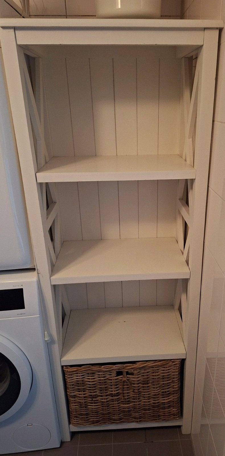 Witte smalle badkamerkast met 3 planken en mand, Huis en Inrichting, Ophalen, Gebruikt