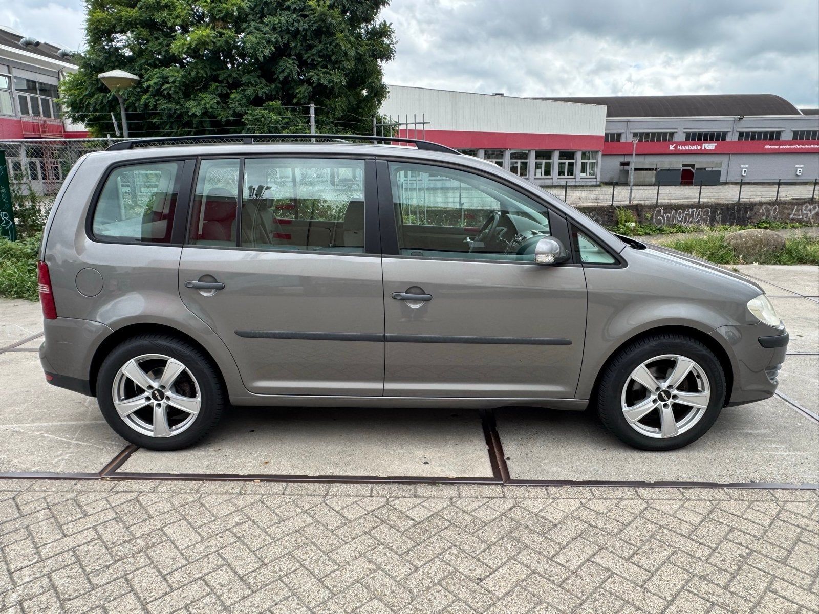 Volkswagen Touran 1.6 75KW 5P 2007 Grijs, Auto's, Volkswagen, Voorwielaandrijving, Stof, 1402 kg, 4 cilinders