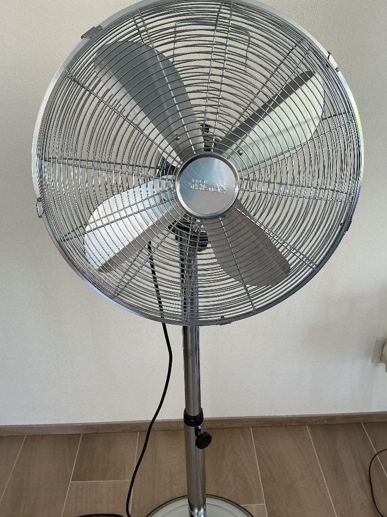 Statiefventilator, Ophalen, Zo goed als nieuw, Statiefventilator