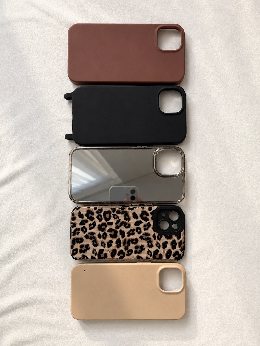Diverse iPhone 13 hoesjes - Nieuw en gebruikt, Bruin, Hoesje of Tasje, Ophalen of Verzenden, Siliconen