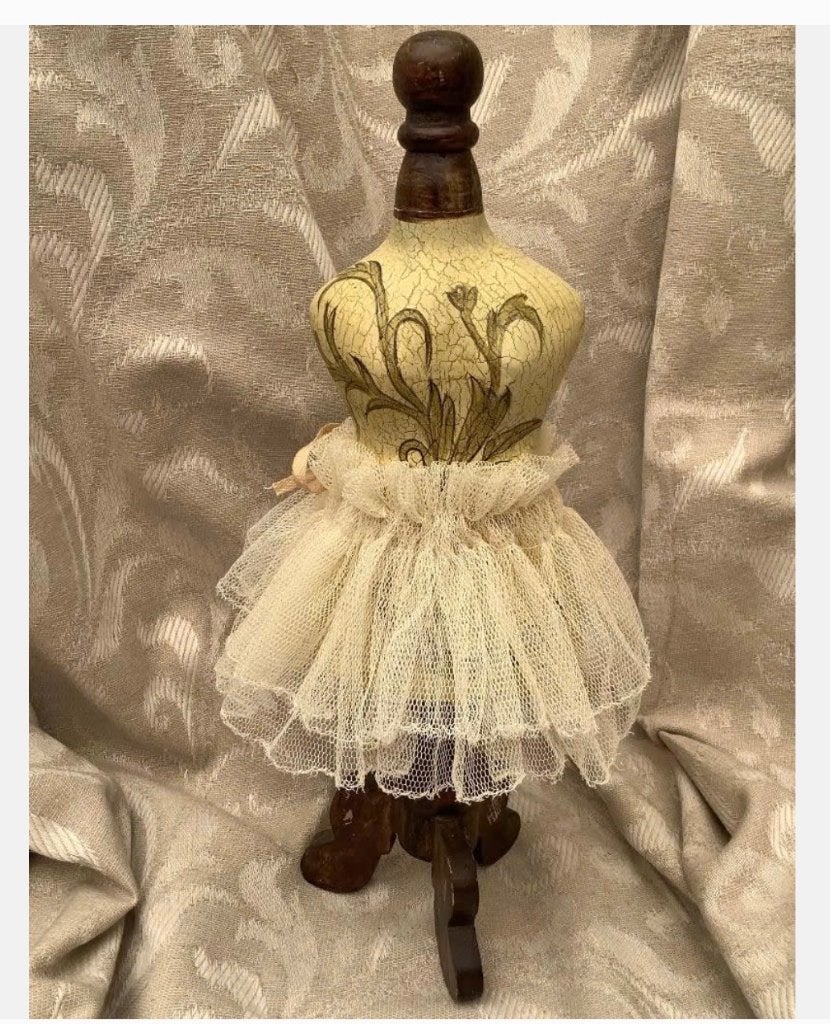 Mooi beschilderd paspopje, met petticoat, crème 32 cm hoog, Ophalen of Verzenden