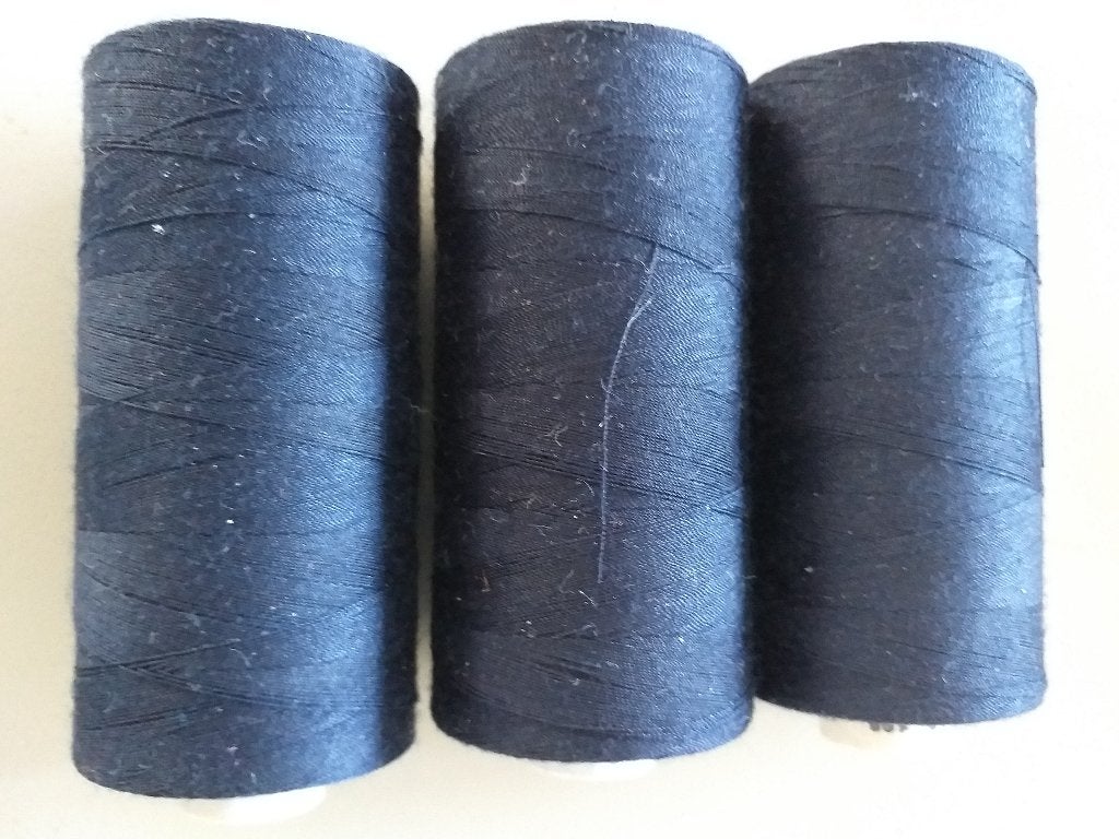 Donkerblauw Naaigaren- 1000 mtr., Ophalen of Verzenden, Nieuw, Garen of Naald(en)