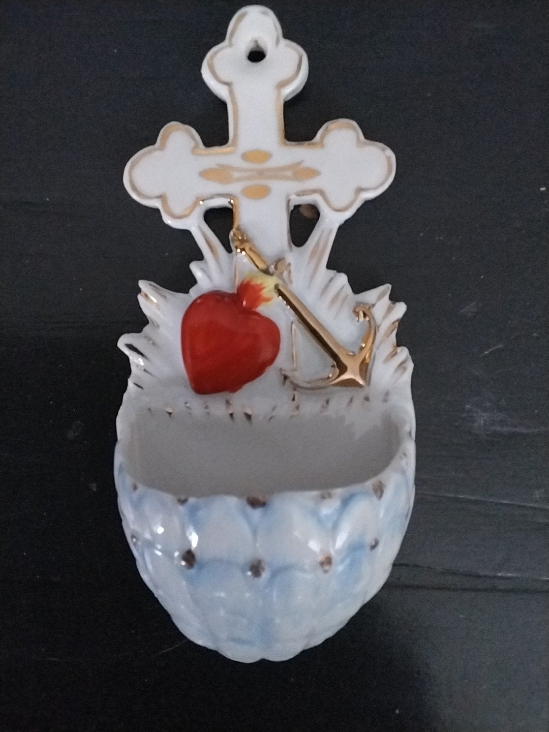 Antiek wijwaterbakje met kruis, hart en anker, Antiek en Kunst, Ophalen of Verzenden