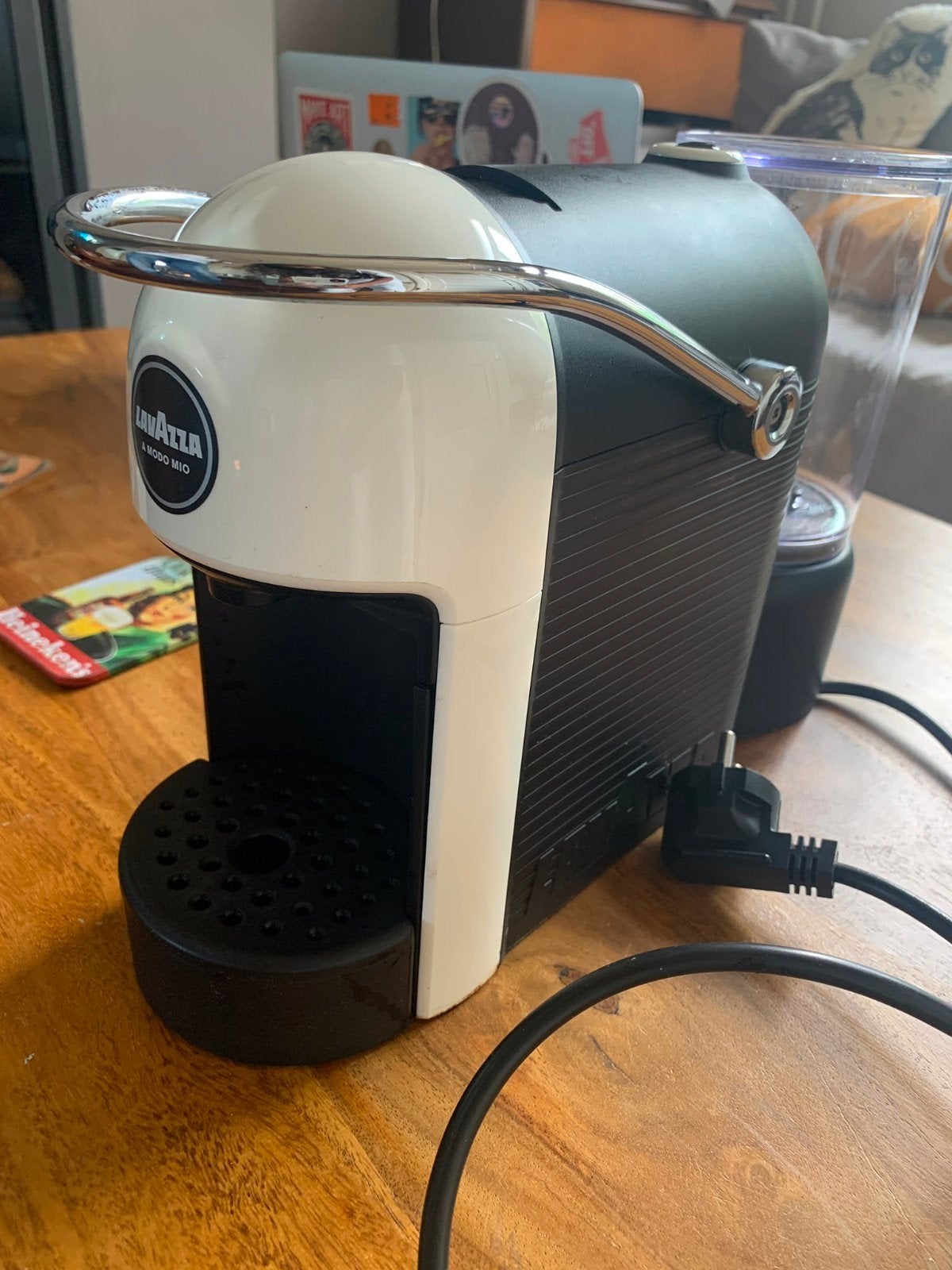 Lavazza A Modo Mio Jolie white, Koffiemachine, Ophalen of Verzenden, Zo goed als nieuw, Koffiepads en cups