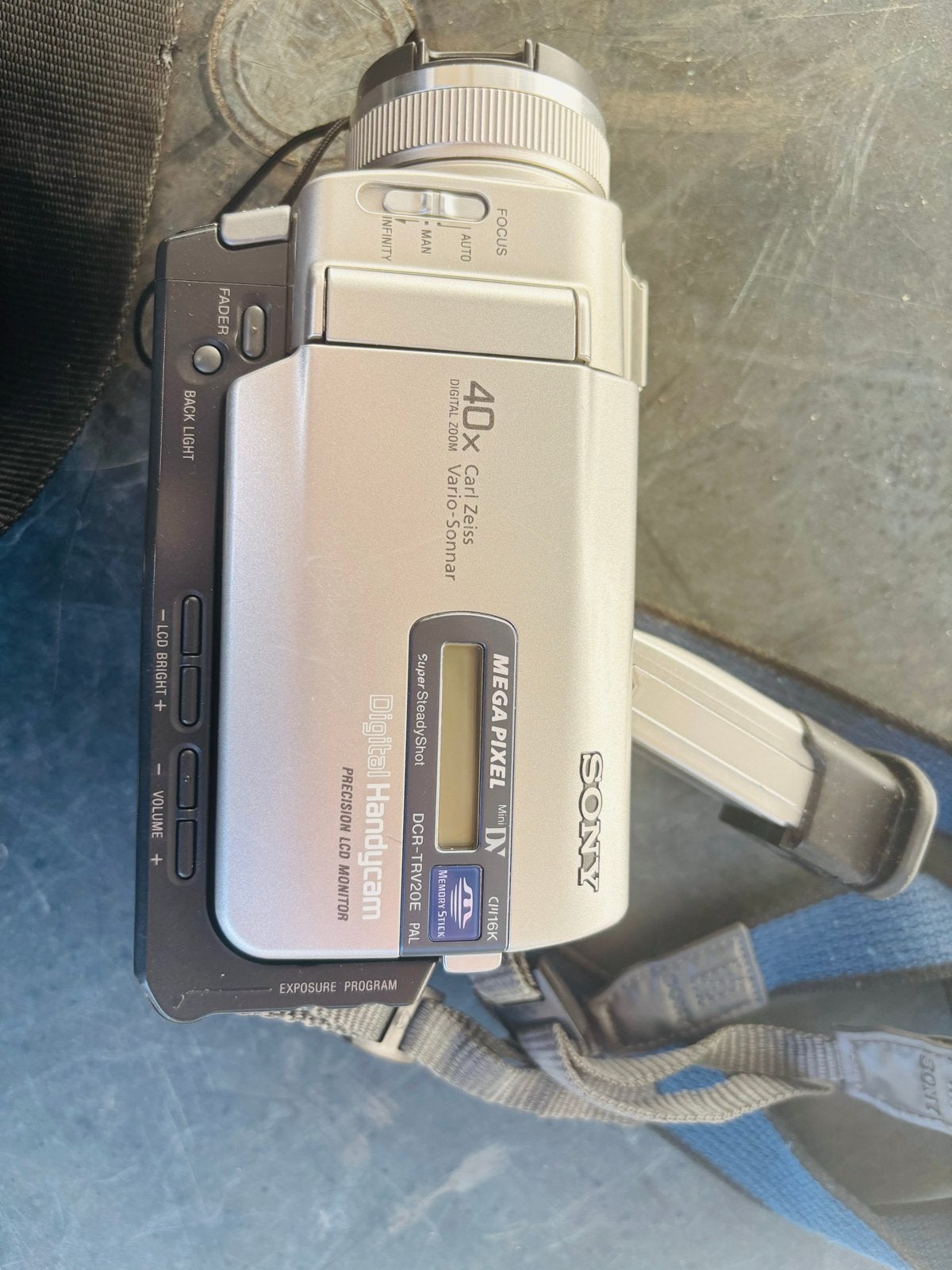 Sony DCR-TRV20E Digital Handycam met accessoires, Ophalen, Mini dv, Gebruikt, 20x of meer
