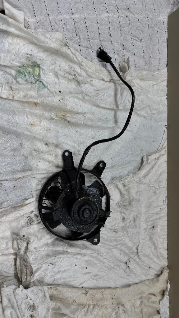 SV650N 1999-2002 Radiator ventilator, Ophalen of Verzenden