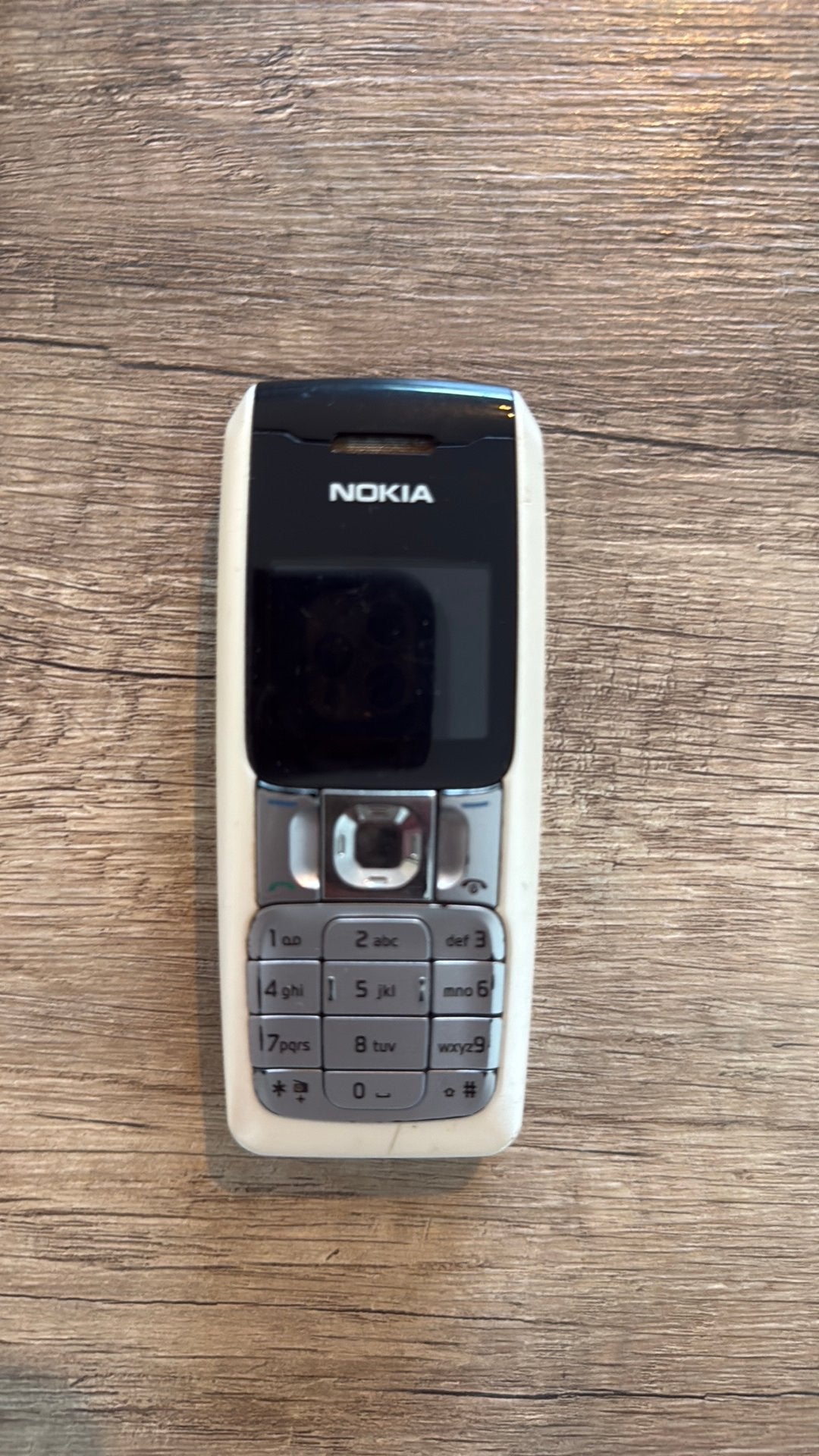 Nokia 2310 wit met oortjes – klassieke retro telefoon, Ophalen, Zo goed als nieuw, Geen camera