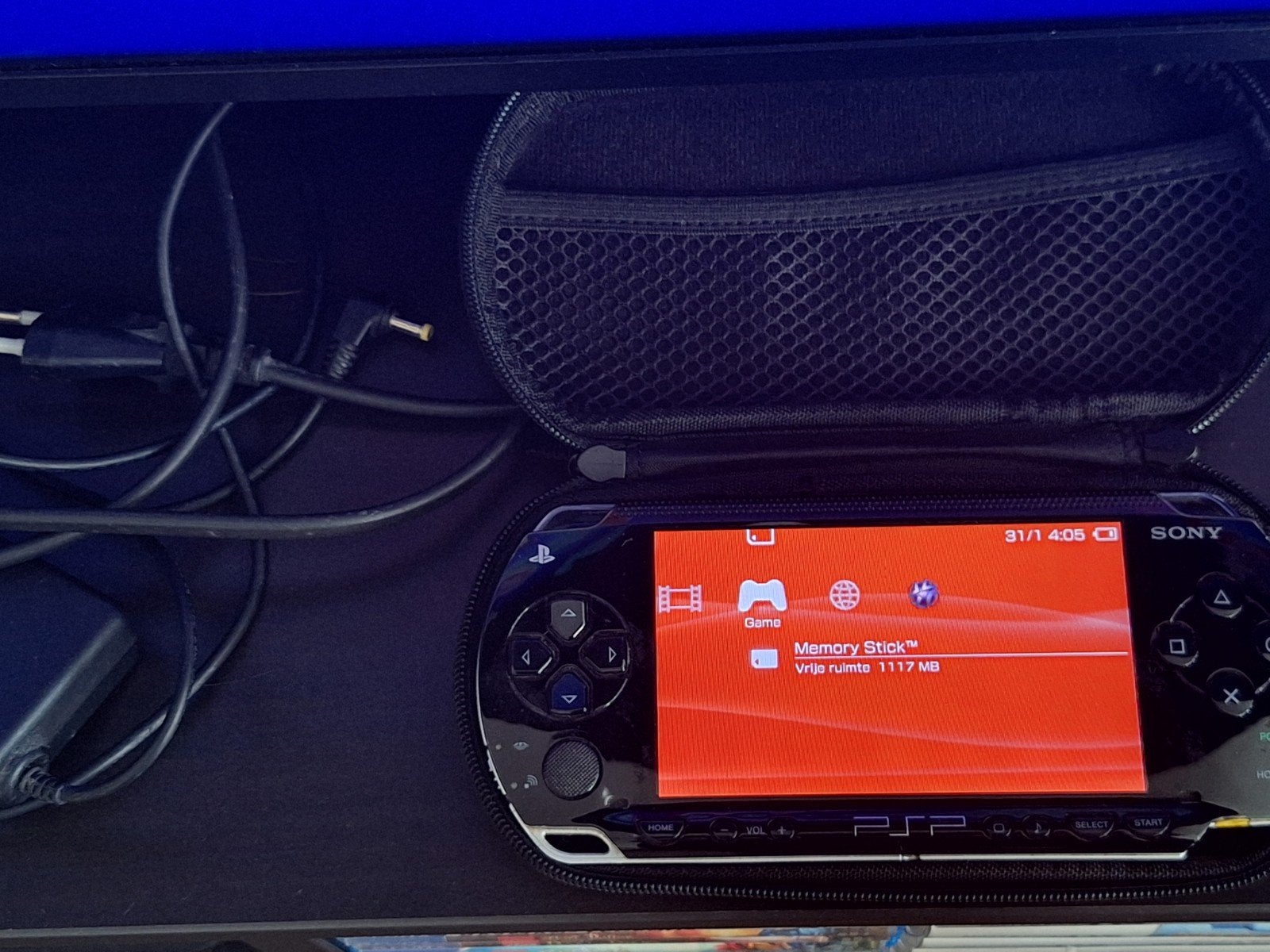 Sony PSP met oplader en hoesje, Ophalen of Verzenden, Gebruikt, Zwart, PSP